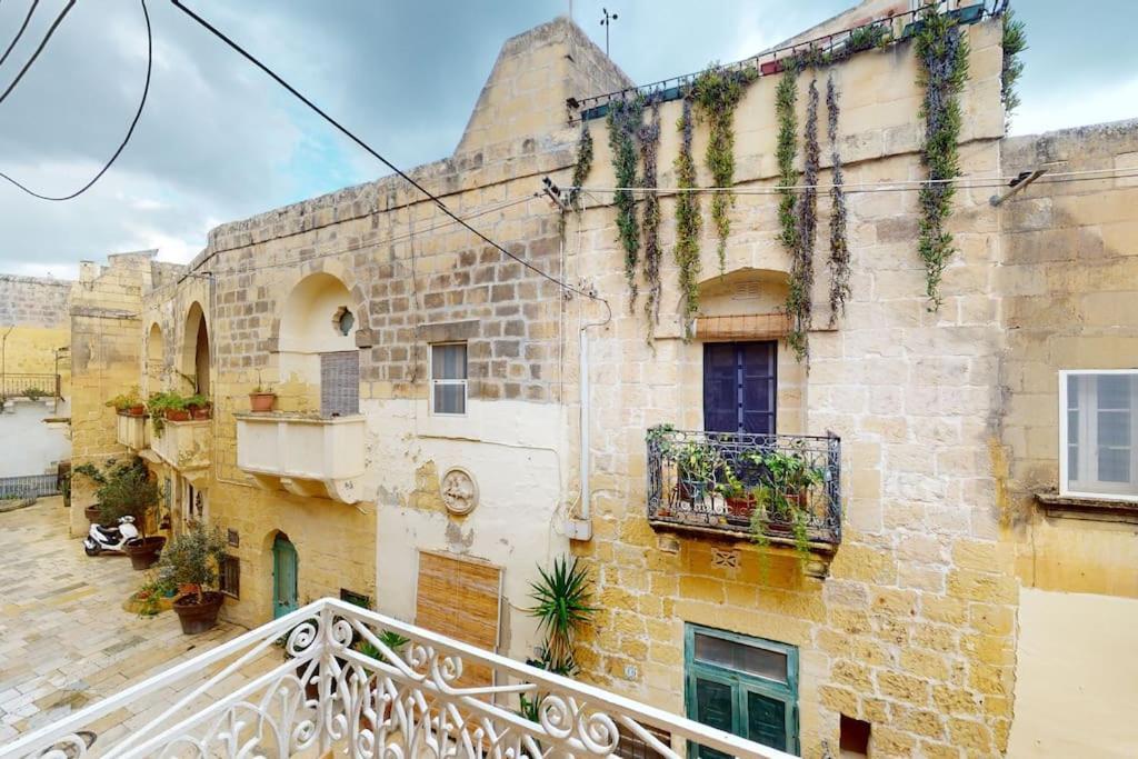 Narrow Street Suite Victoria Exterior photo